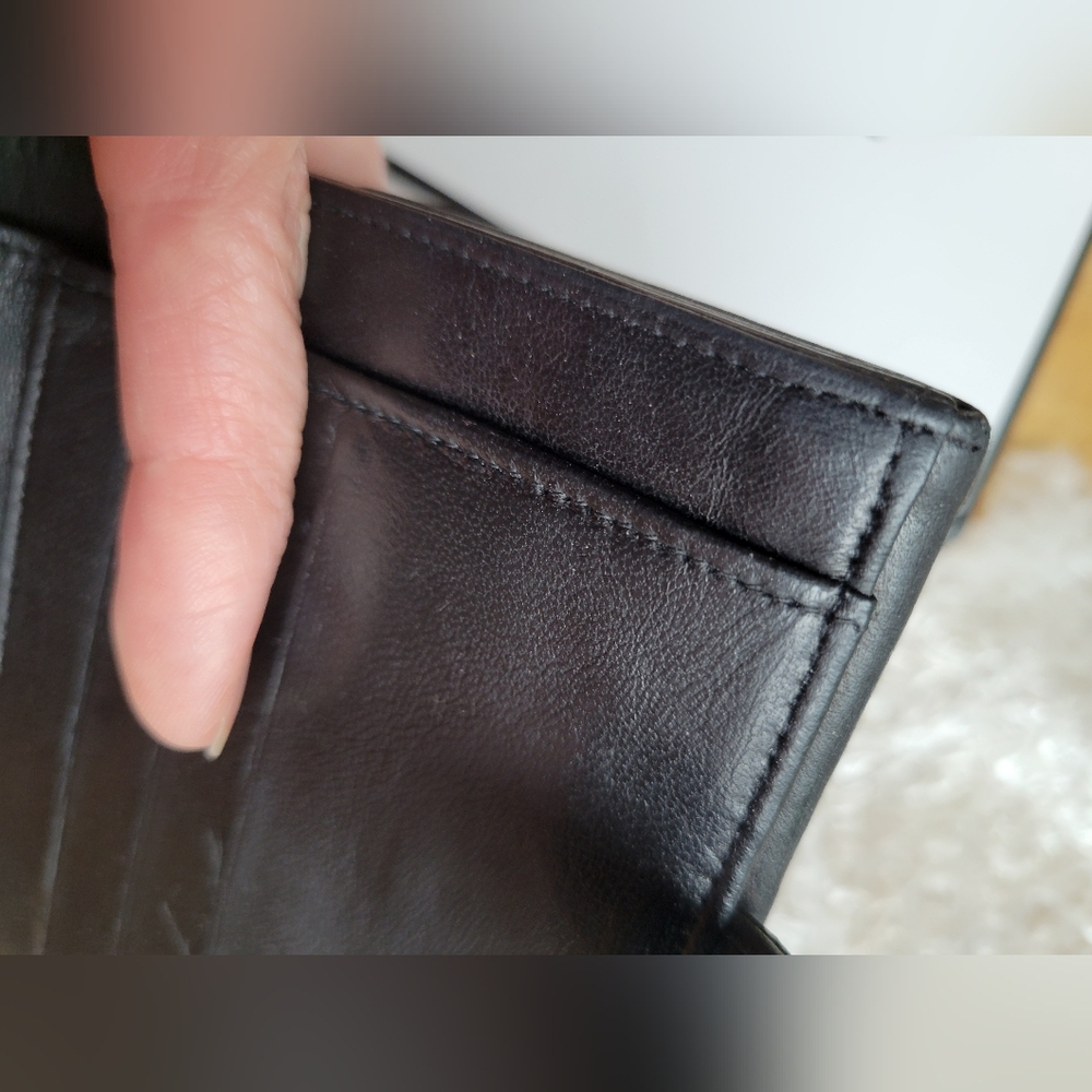 CHANEL Elegant Black Leather Logo Wallet Beautiful Pre-loved Condition Box Wrap - Picture 13 of 16